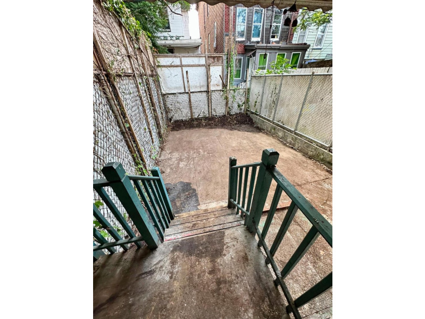 Excellent investment opportunity! Legal triplex featuring three - photo 36