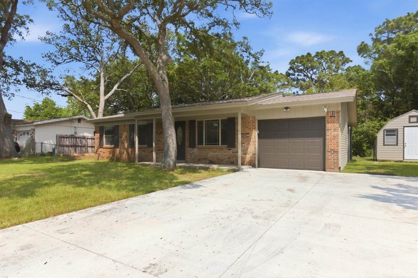 Welcome to your new home! This beautifully remodeled brick home - photo 4
