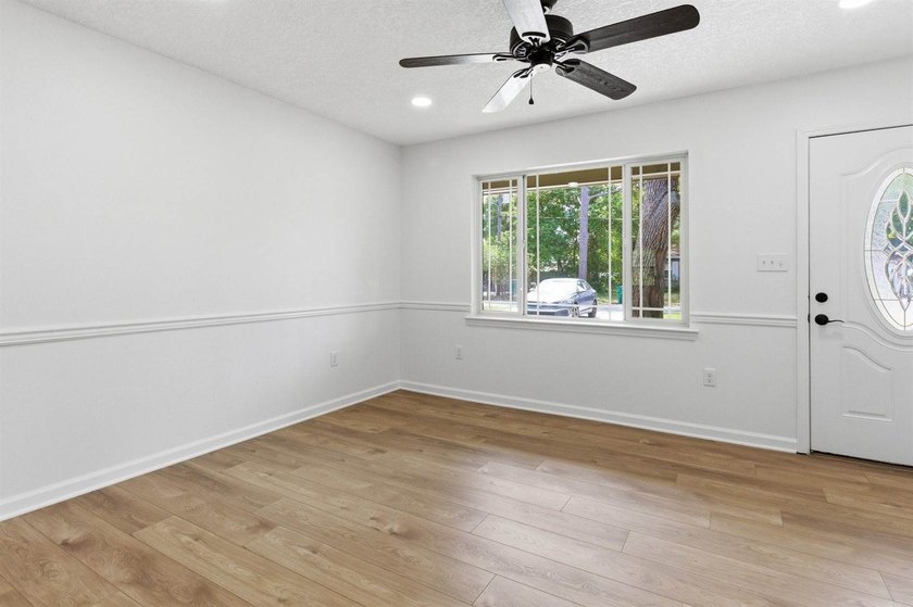 Welcome to your new home! This beautifully remodeled brick home - photo 6