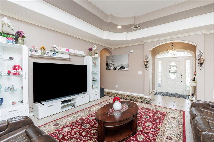 **Welcome to 14422 Chantilly Drive in the highly sought-after - photo 11