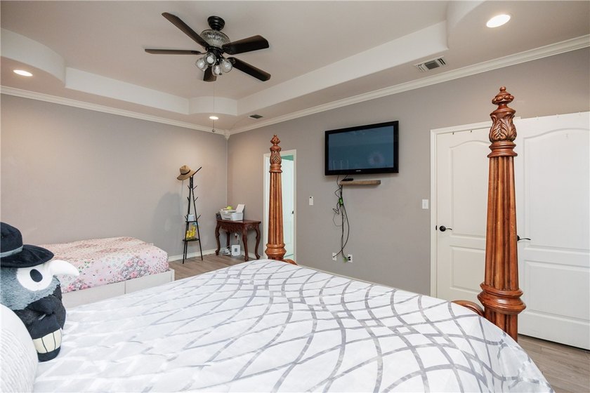 **Welcome to 14422 Chantilly Drive in the highly sought-after - photo 21