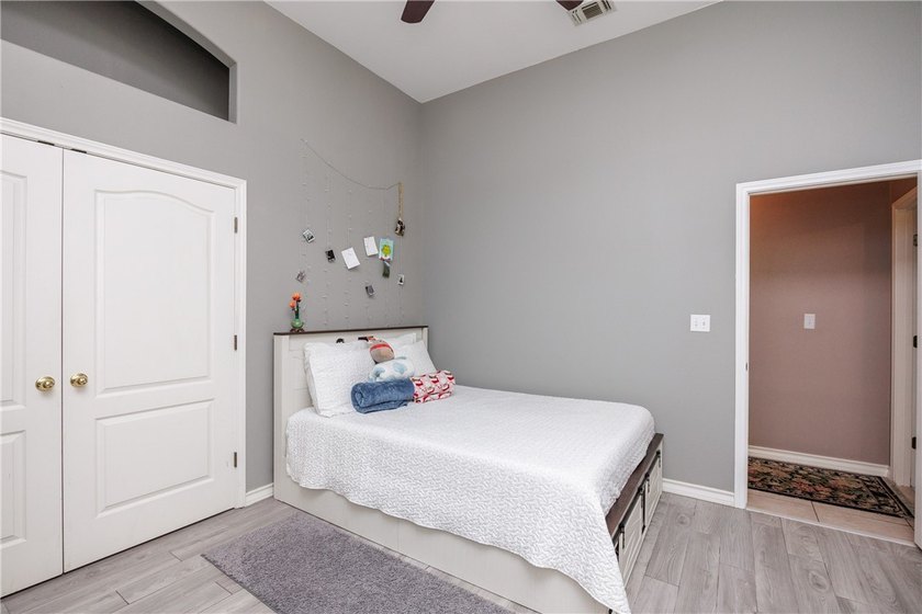 **Welcome to 14422 Chantilly Drive in the highly sought-after - photo 27