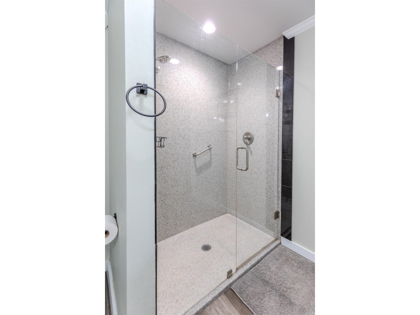 Discover the perfect blend of privacy, comfort, and convenience - photo 33