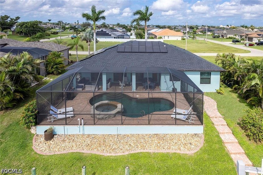 Beautiful 4-bedroom, 2-bathroom waterfront home located in - photo 33