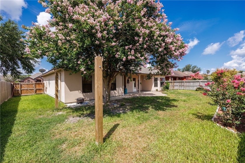 **Welcome to 14422 Chantilly Drive in the highly sought-after - photo 37