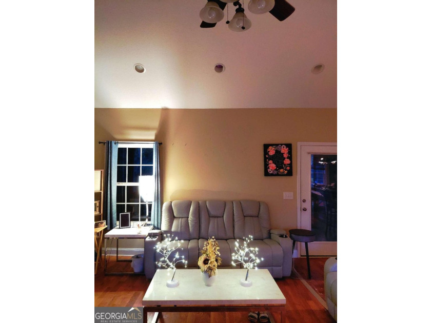 We welcome you to this well-organized traditional styled home - photo 30