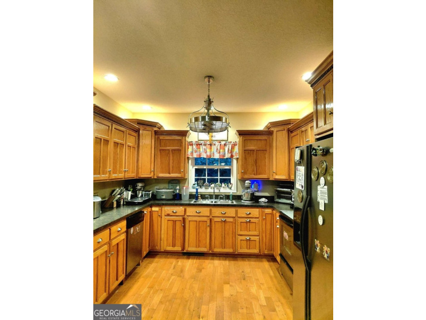 We welcome you to this well-organized traditional styled home - photo 34