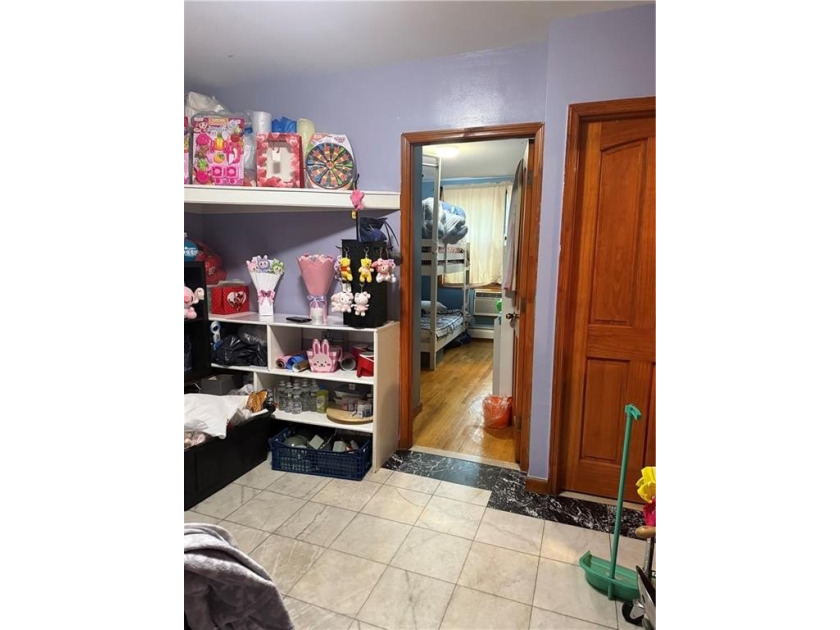 Fantastic Investment Opportunity in Sunset Park! This brick - photo 4
