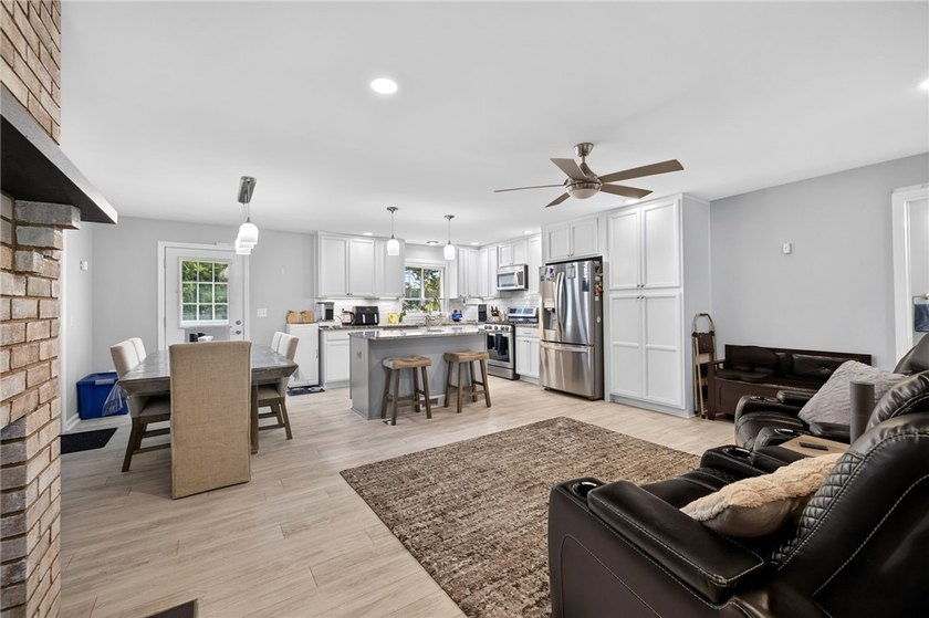 Welcome home to 10 Mascot Drive, a beautifully updated 1 - photo 4