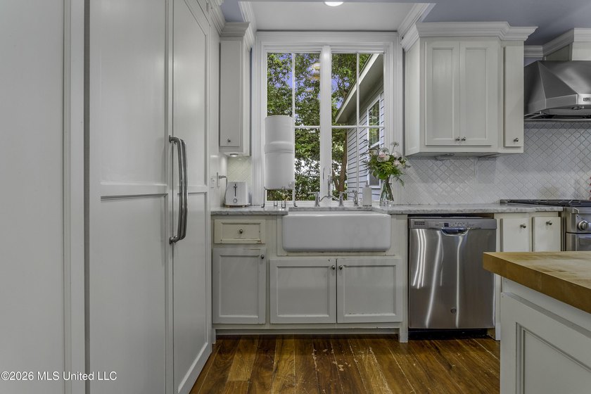 Located in the absolute heart of downtown Ocean Springs on one - photo 19