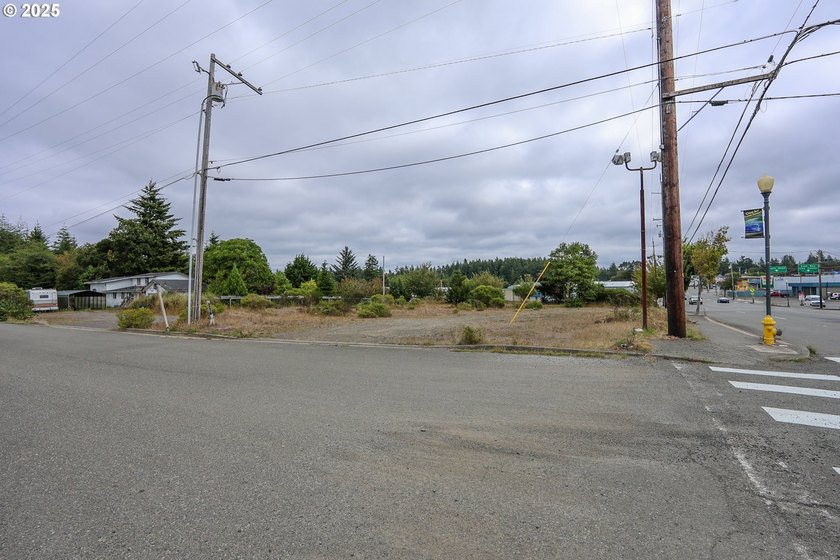 Prime 0.35-acre commercial parcel in Coos Bay. Approx. 125' x - photo 11