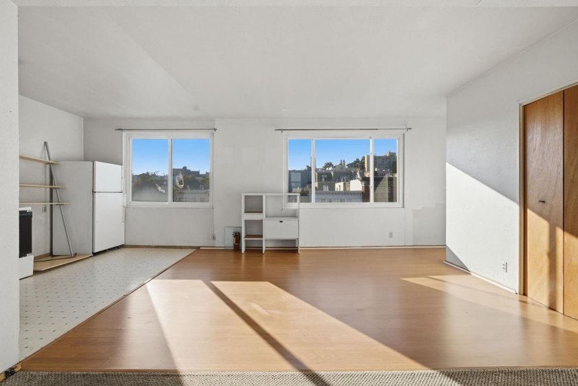 Ideally located near the University of San Francisco and the - photo 12