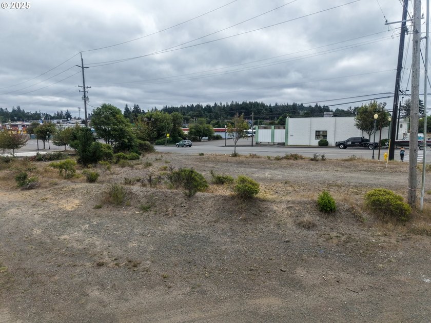 Prime 0.35-acre commercial parcel in Coos Bay. Approx. 125' x - photo 12