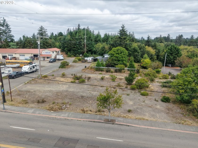 Prime 0.35-acre commercial parcel in Coos Bay. Approx. 125' x - photo 13