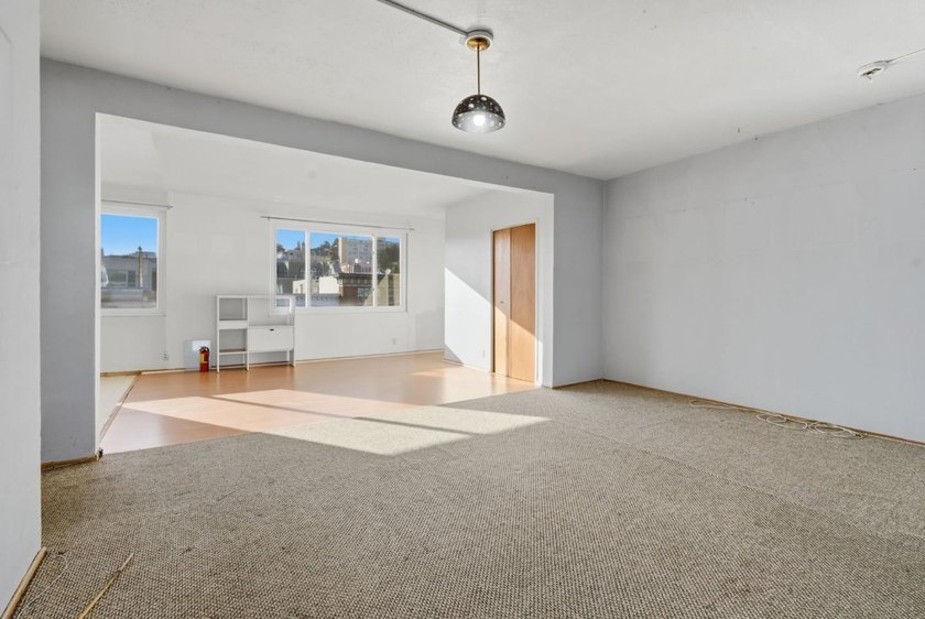 Ideally located near the University of San Francisco and the - photo 14