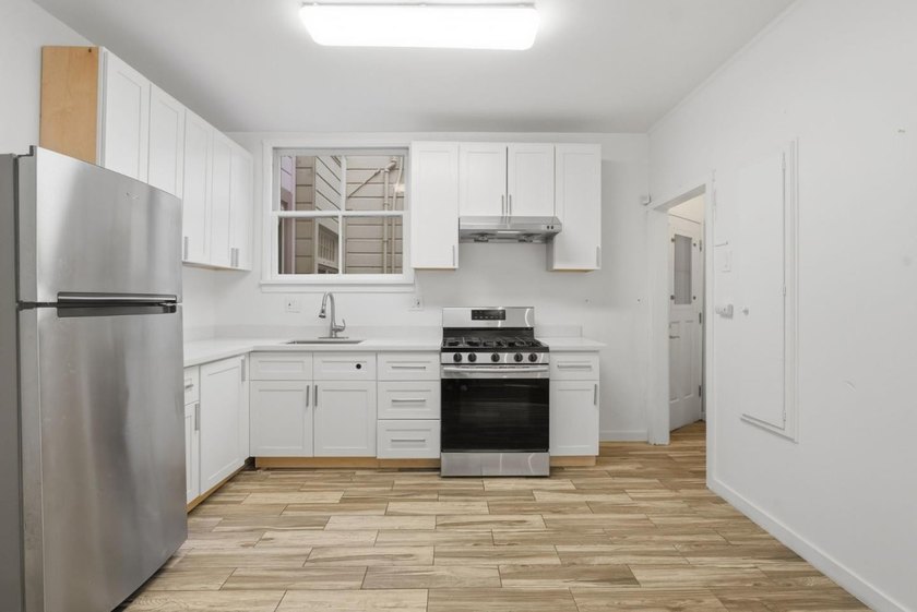 Ideally located near the University of San Francisco and the - photo 16