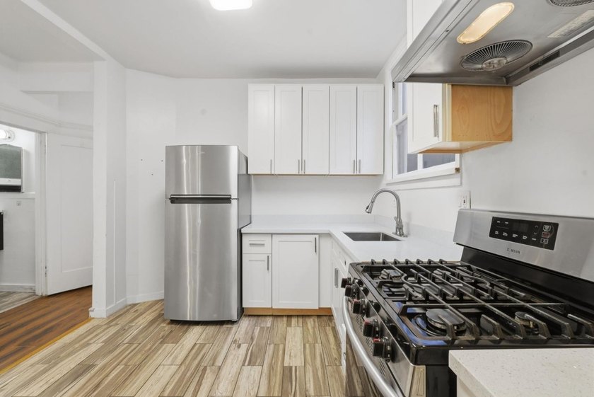 Ideally located near the University of San Francisco and the - photo 17