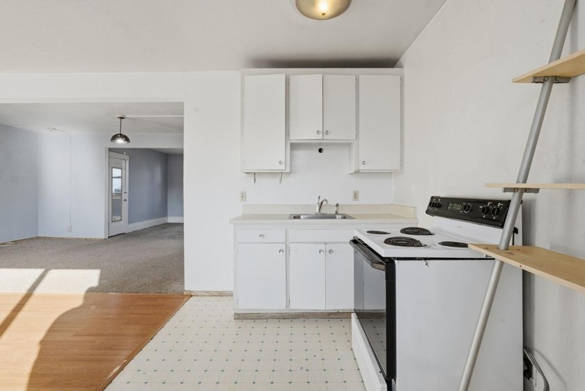 Ideally located near the University of San Francisco and the - photo 19