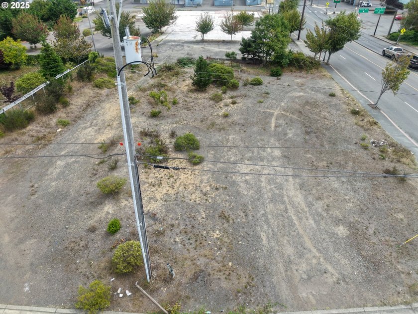 Prime 0.35-acre commercial parcel in Coos Bay. Approx. 125' x - photo 20