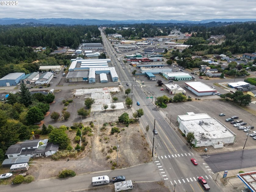 Prime 0.35-acre commercial parcel in Coos Bay. Approx. 125' x - photo 21