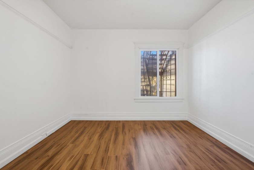 Ideally located near the University of San Francisco and the - photo 28