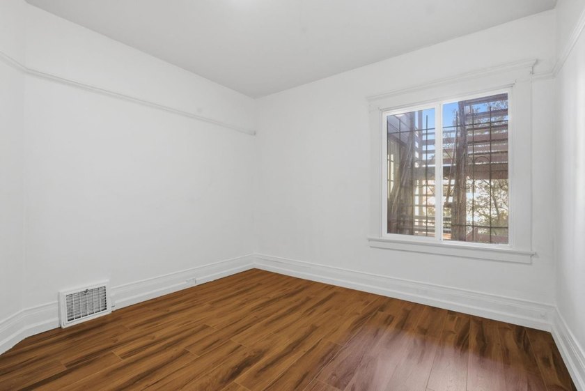 Ideally located near the University of San Francisco and the - photo 29