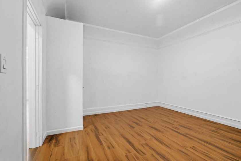 Ideally located near the University of San Francisco and the - photo 31