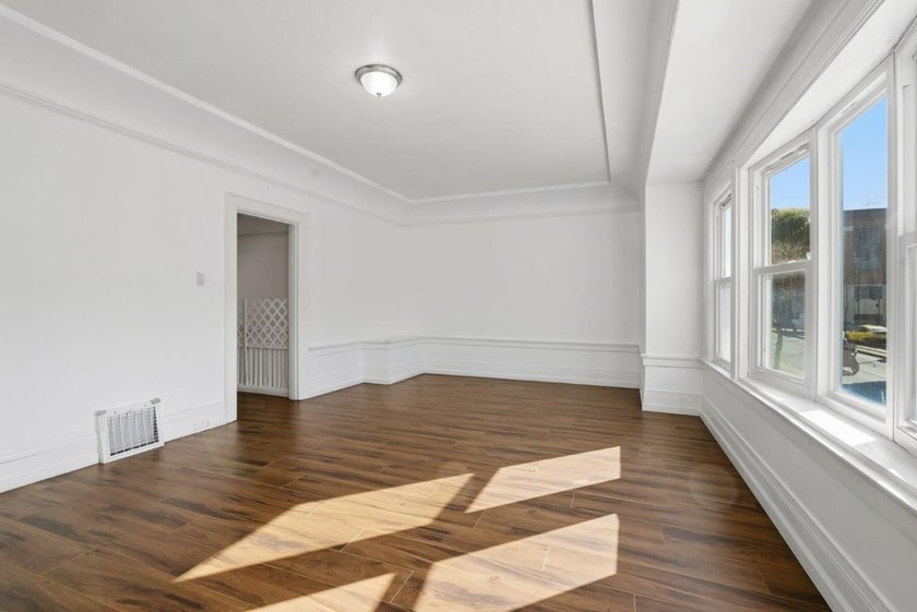 Ideally located near the University of San Francisco and the - photo 35