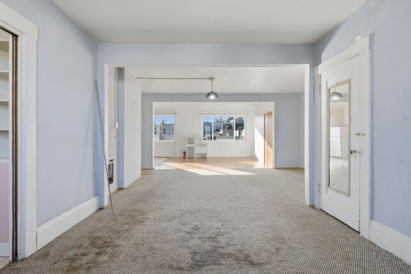 Ideally located near the University of San Francisco and the - photo 41