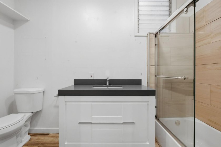 Ideally located near the University of San Francisco and the - photo 45