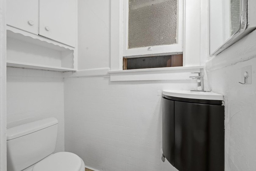 Ideally located near the University of San Francisco and the - photo 48