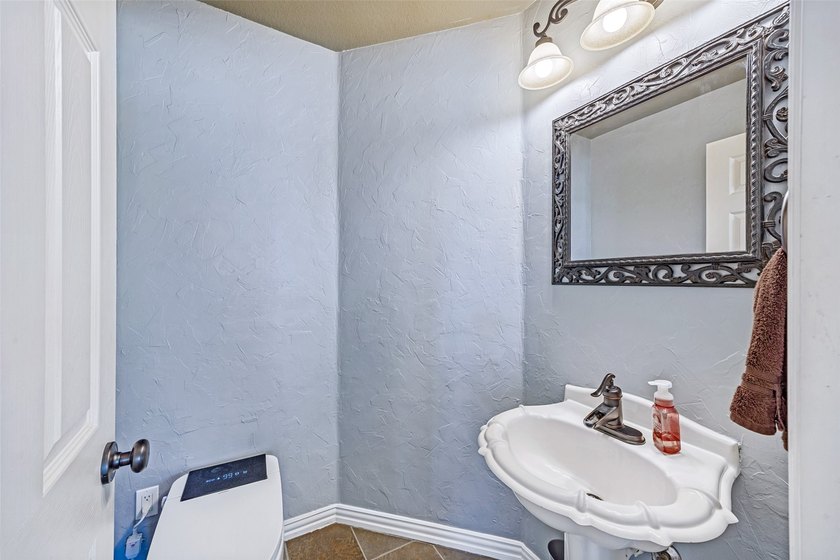 Wonderful single-story home offering tranquil canal views right - photo 19