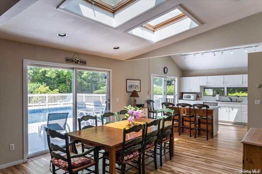 It's all about location! This lovingly maintained ranch is - photo 4