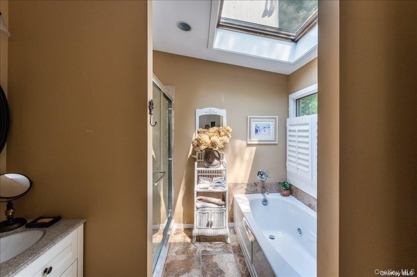 It's all about location! This lovingly maintained ranch is - photo 9