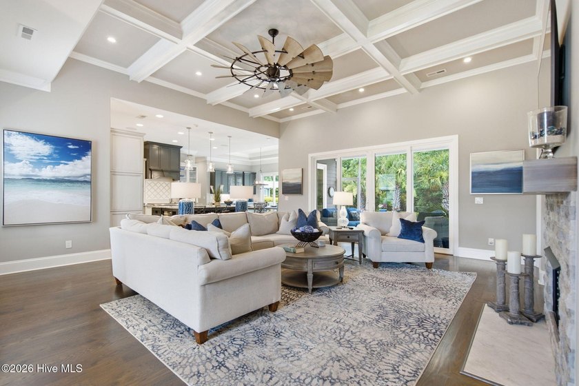 Experience exceptional luxury and timeless craftsmanship in this - photo 14