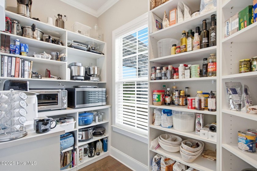 Experience exceptional luxury and timeless craftsmanship in this - photo 22