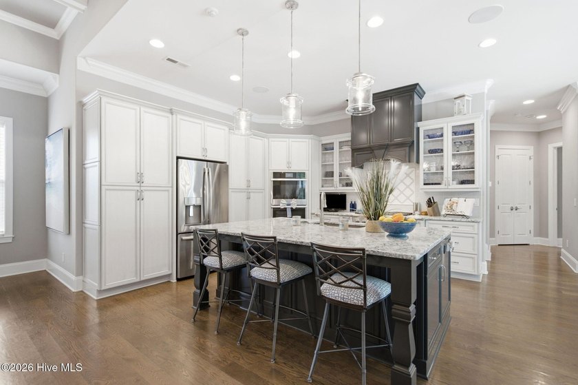 Experience exceptional luxury and timeless craftsmanship in this - photo 23