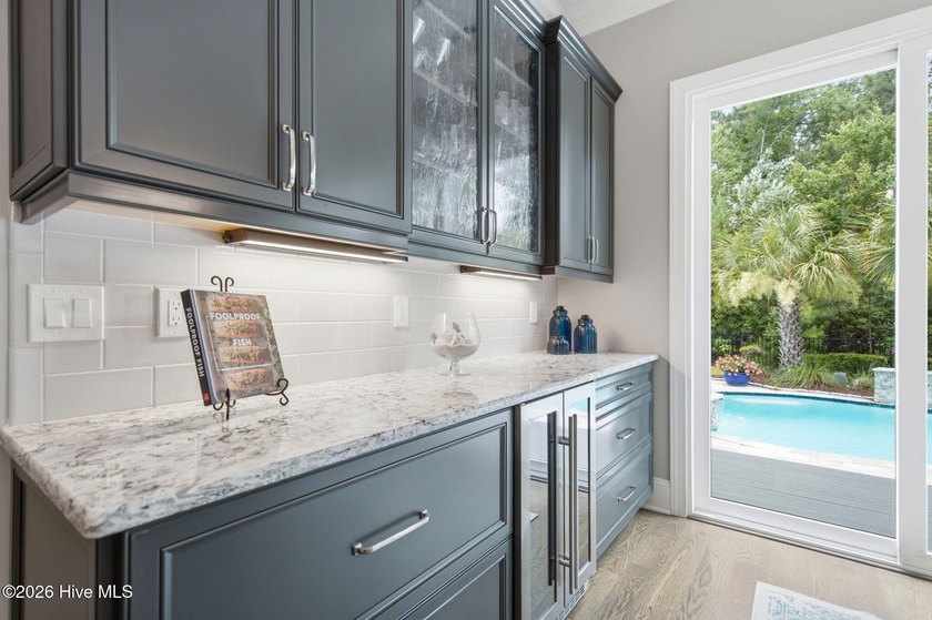 Experience exceptional luxury and timeless craftsmanship in this - photo 25