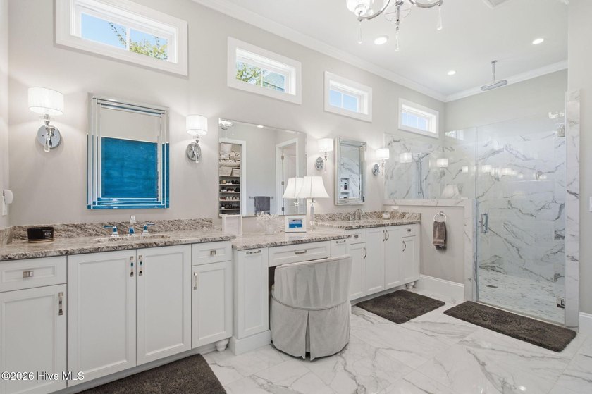 Experience exceptional luxury and timeless craftsmanship in this - photo 33