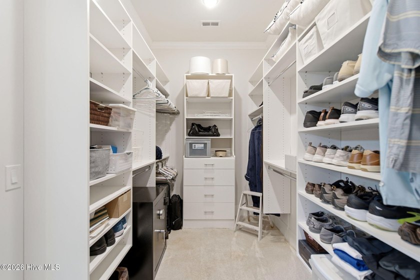 Experience exceptional luxury and timeless craftsmanship in this - photo 36