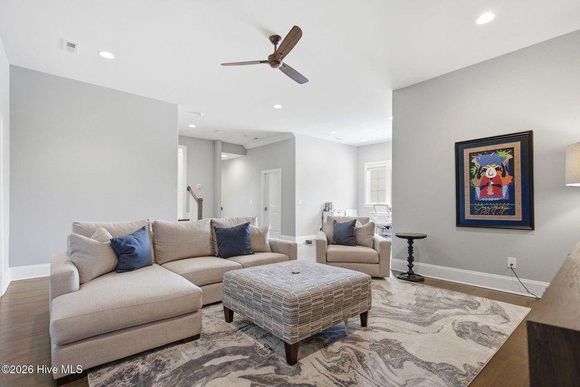 Experience exceptional luxury and timeless craftsmanship in this - photo 45