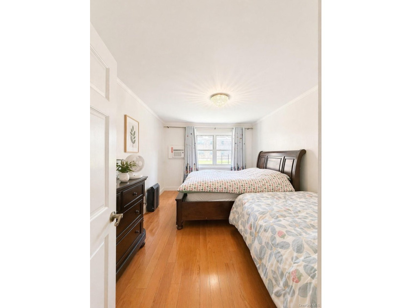 Beautiful One-Bedroom Garden-Style Apartment! Located on the - photo 4