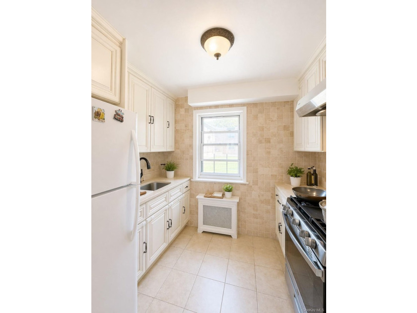 Beautiful One-Bedroom Garden-Style Apartment! Located on the - photo 5
