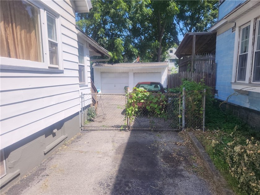 Investor Alert! Great opportunity to add a value-add property to - photo 16