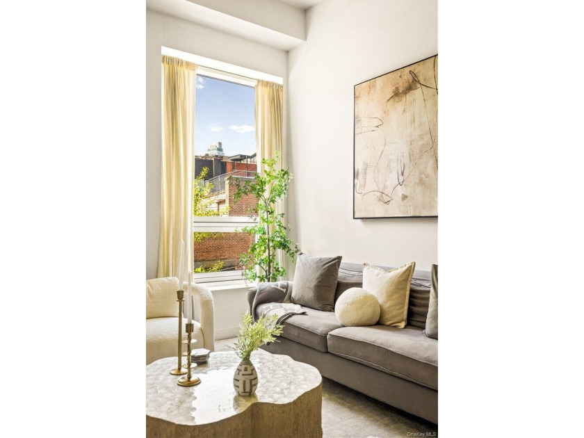 This is the kind of one bedroom that almost never comes up at - photo 3