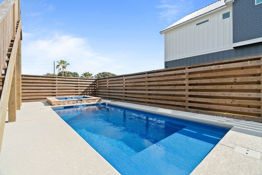 Fully Furnished &amp; Ready for Fun! This ideally located retreat is - photo 34
