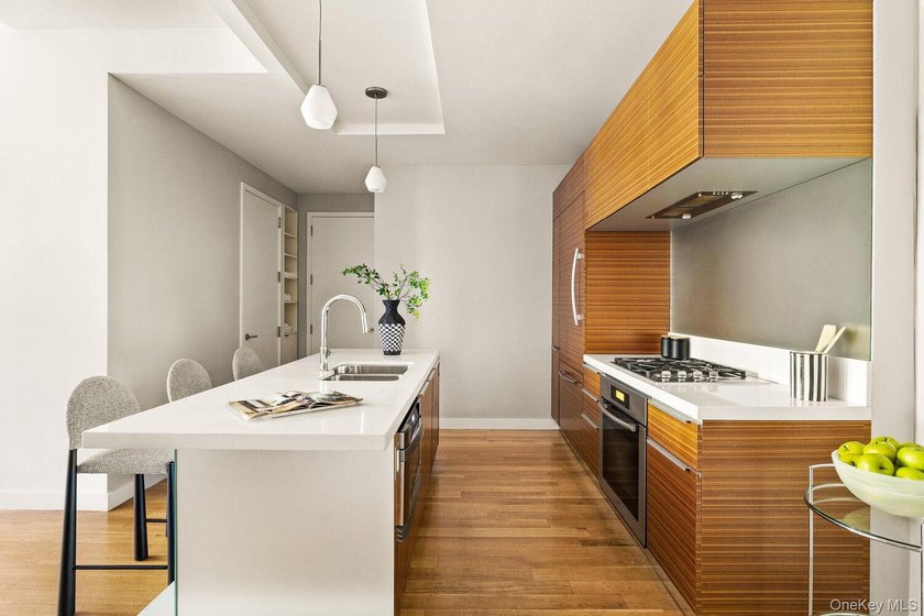 This is the kind of one bedroom that almost never comes up at - photo 5