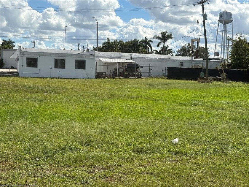 A prime Location in Moore Haven Florida, 4 Unit Zoned Commercial - photo 11