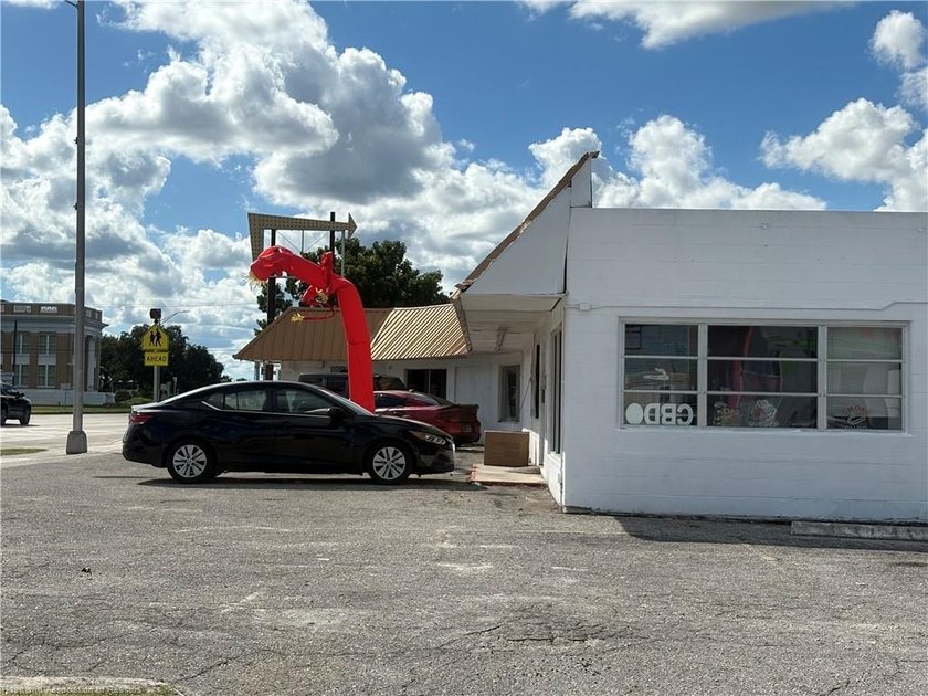A prime Location in Moore Haven Florida, 4 Unit Zoned Commercial - photo 13