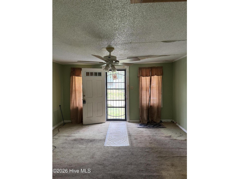 Home in town on nice corner lot with front porch! Large eat-in - photo 2